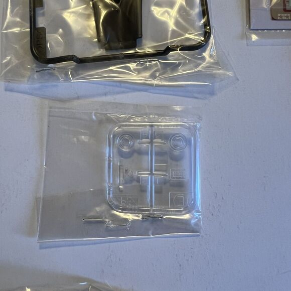 Red Bull Racing Renault RB6 F1 Racing Tamiya 1/20 Model Sebastian Vettel - Picture 15 of 16